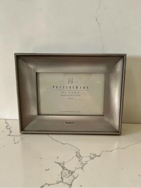 Pottery Barn Silver Metallic 'Family' Sentiment Frame 6x4in